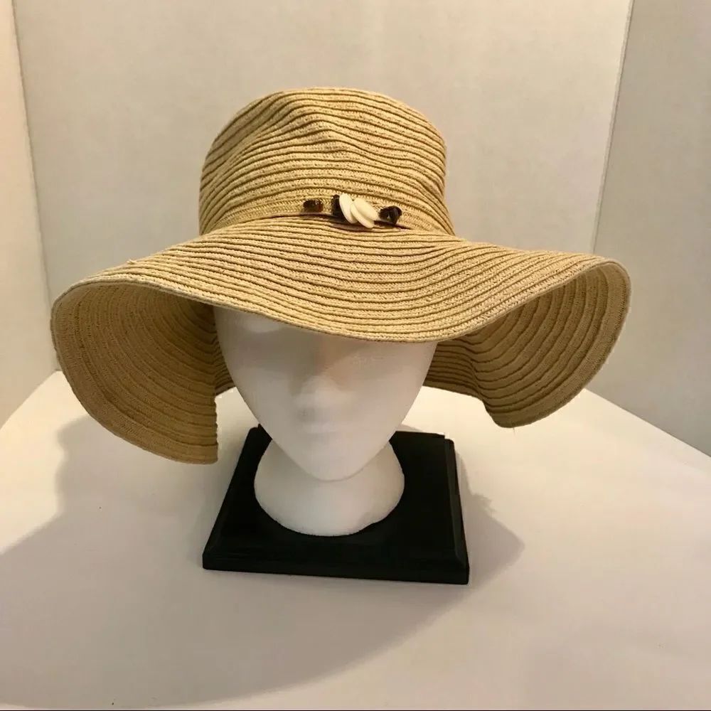 New! Tan Floppy Straw Hat With Shell Disc Design - Picture 2 of 6